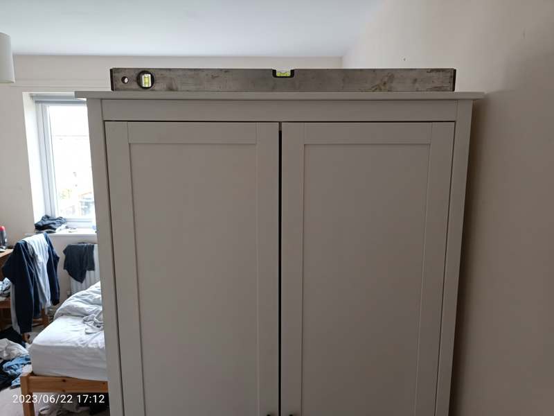 An assembled wardrobe with the gap between its doors even from top to bottom